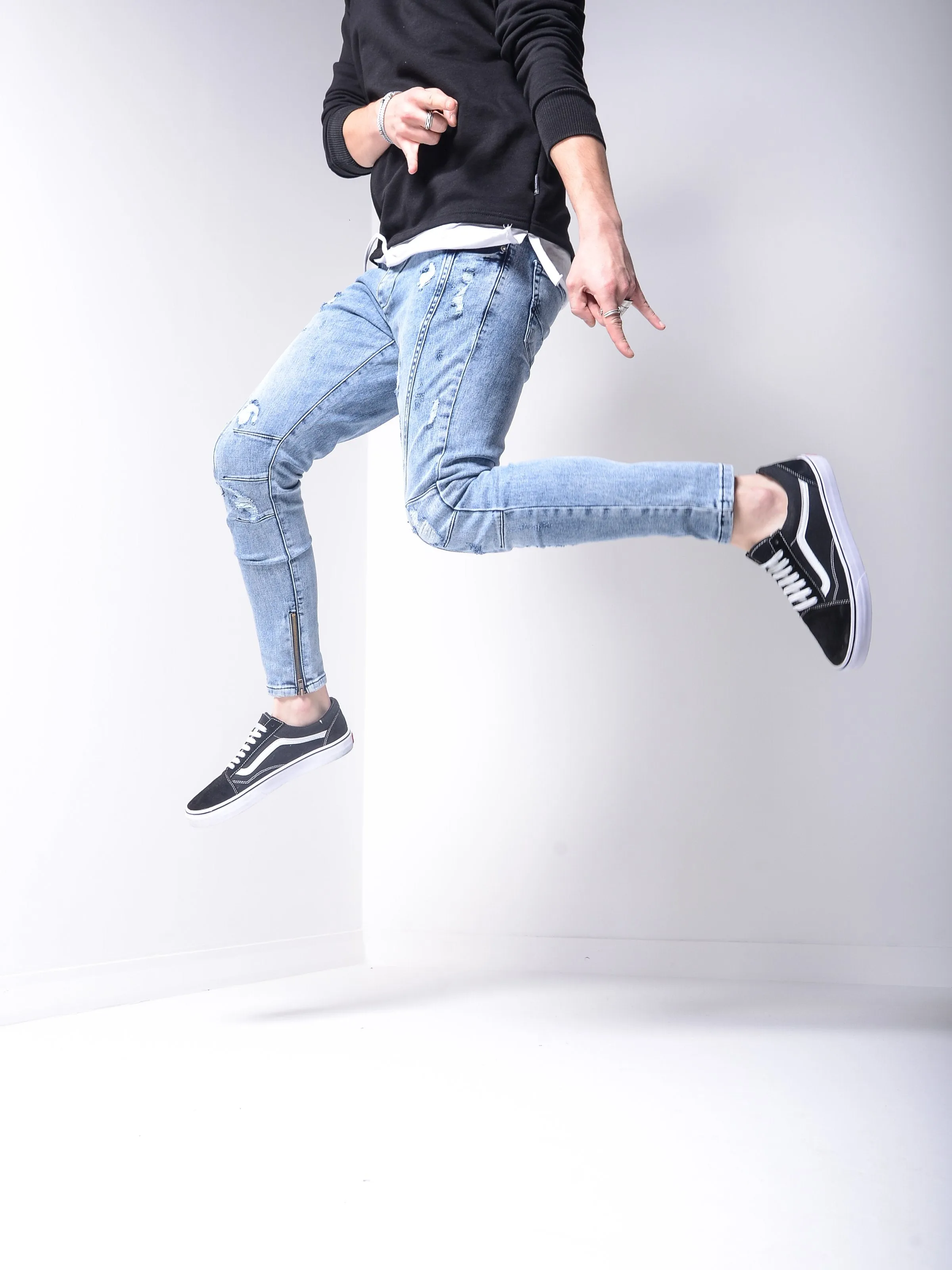 Distressed Washed Jeans