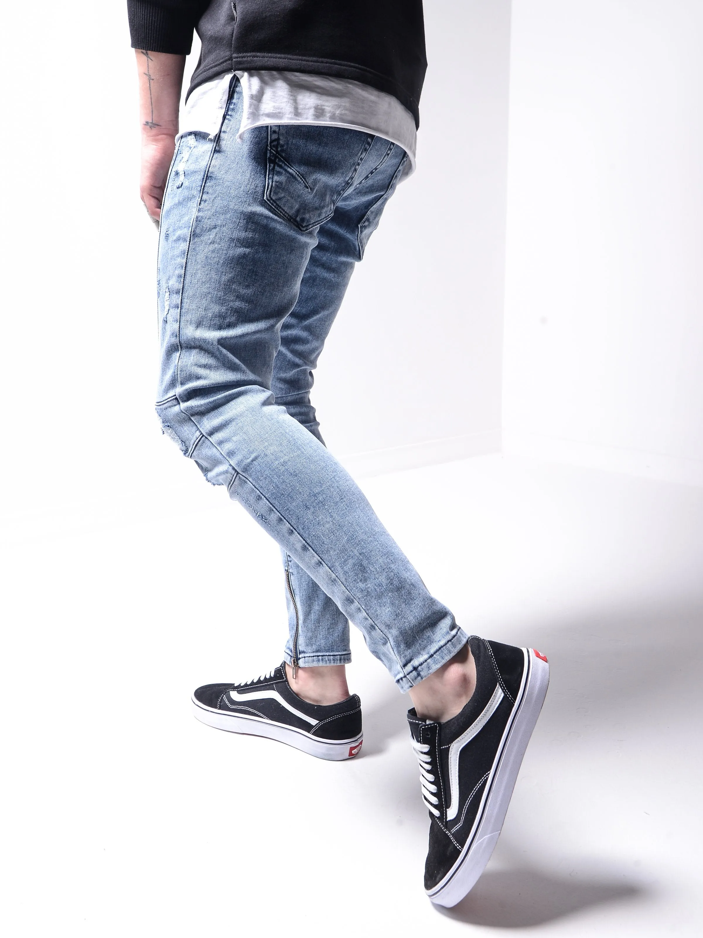 Distressed Washed Jeans