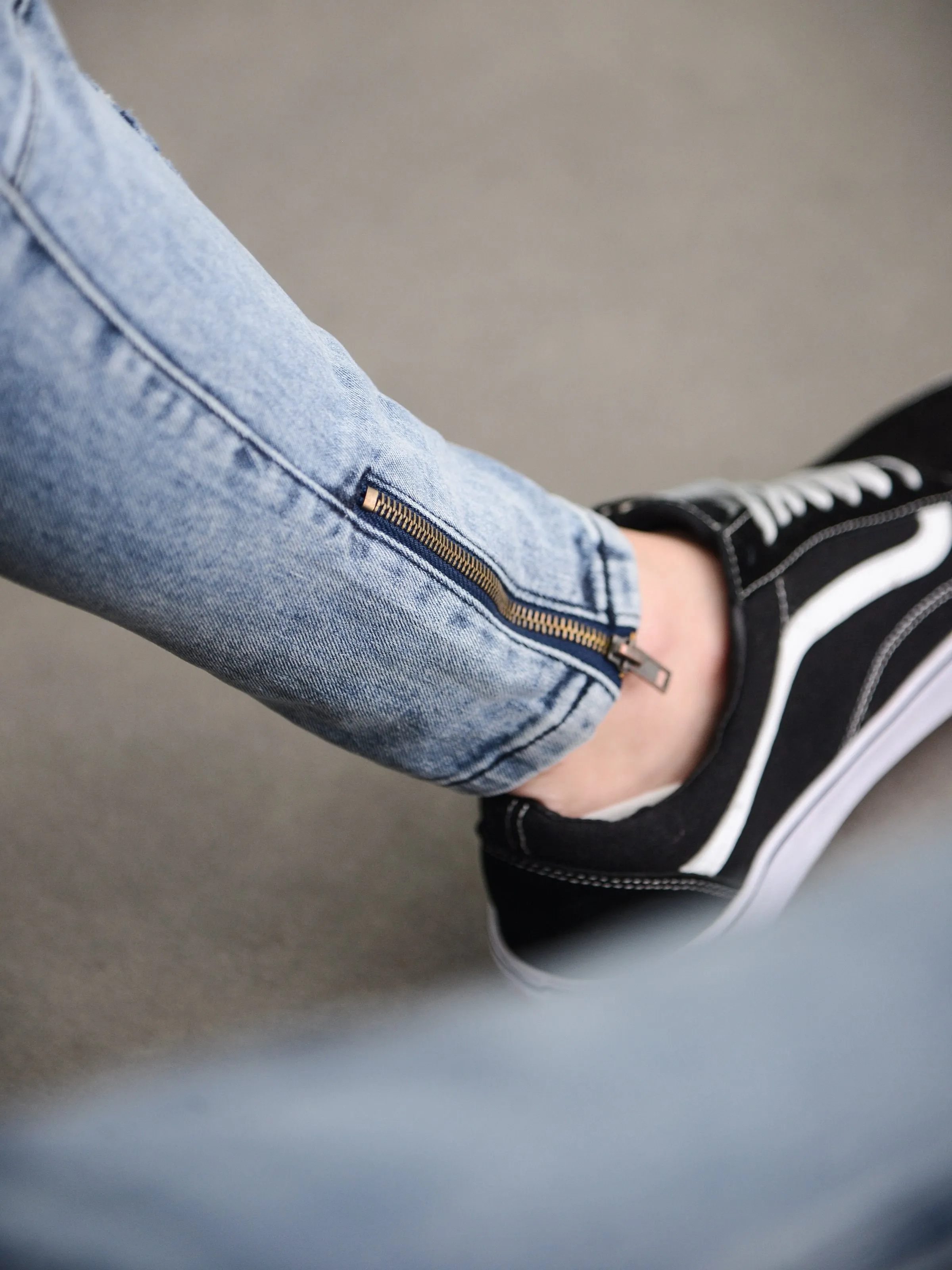 Distressed Washed Jeans