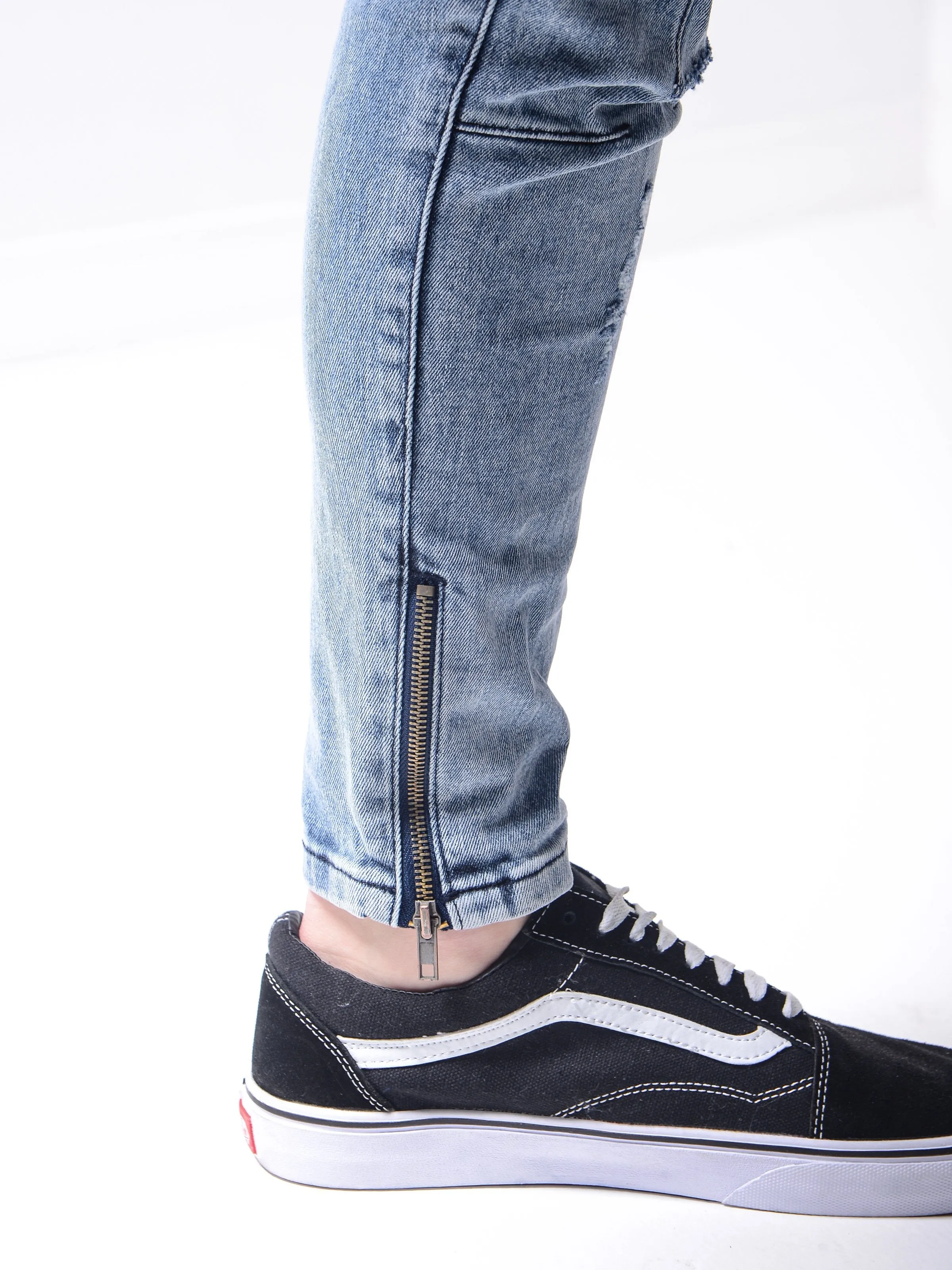 Distressed Washed Jeans