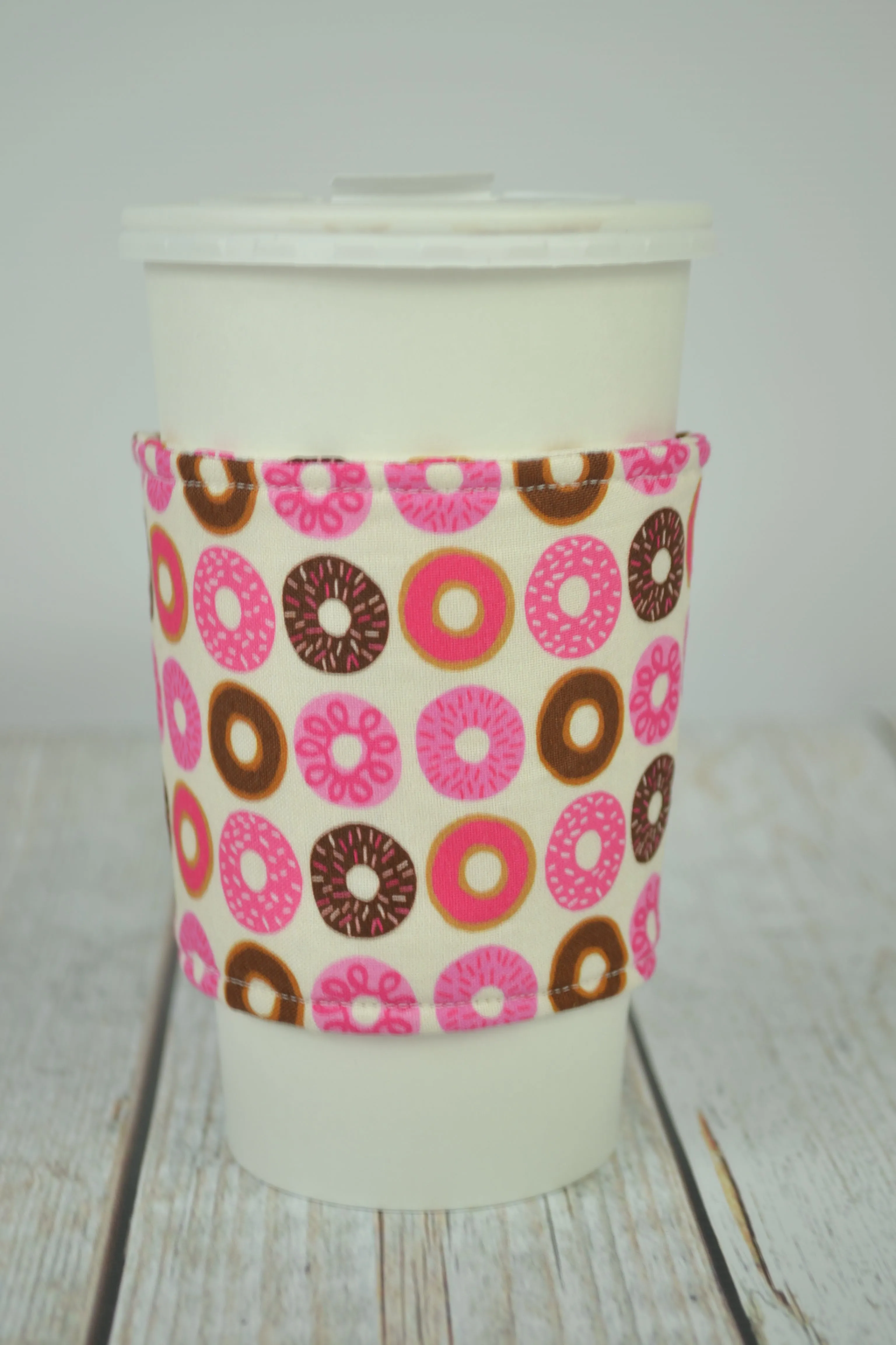READY MADE Coffee Cozy - Pink Donuts